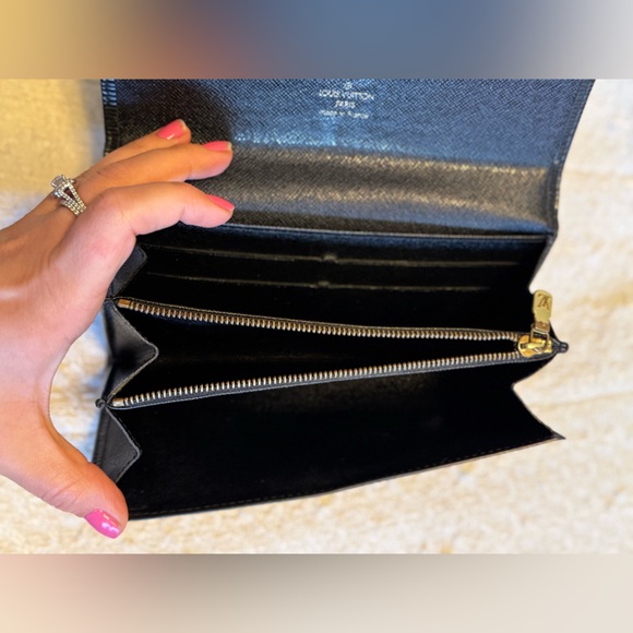 LOUIS VUITTON Black Epi Sarah Leather Case Wallet in Black - Picture 10 of 13